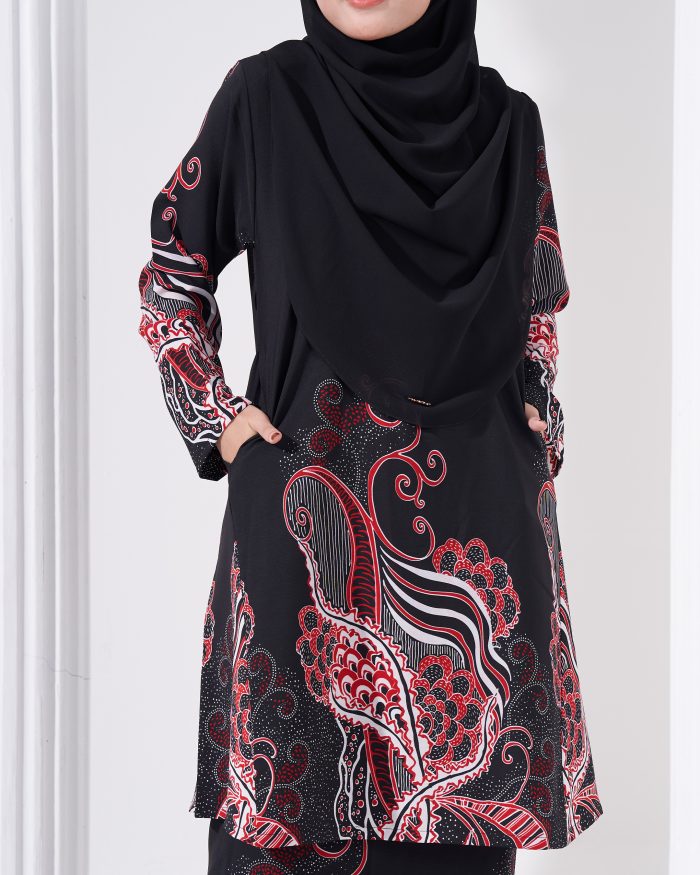 Baju Kurung Pahang Batik Sultanah - Renjana Black Red - Image 4