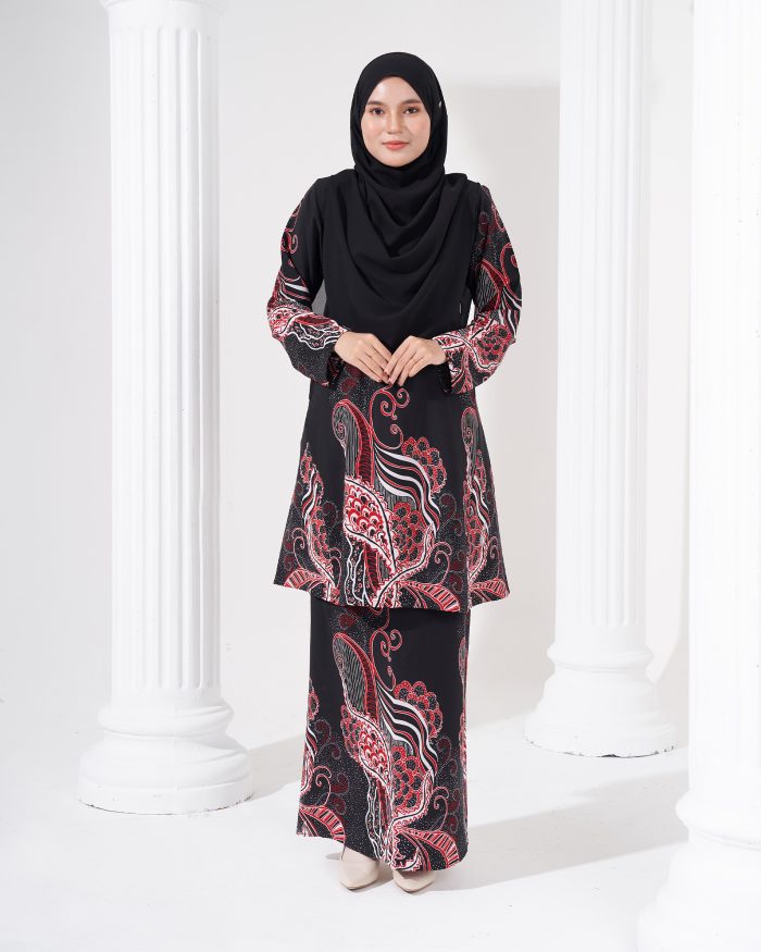 Baju Kurung Pahang Batik Sultanah - Renjana Black Red - Image 3