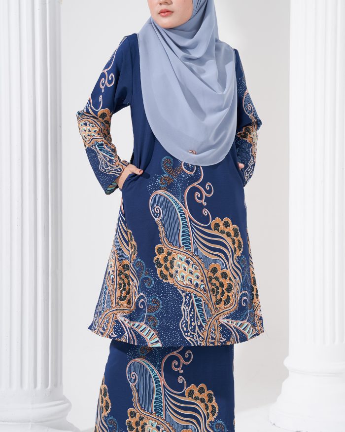 Baju Kurung Pahang Batik Sultanah - Renjana Navy Blue - Image 5