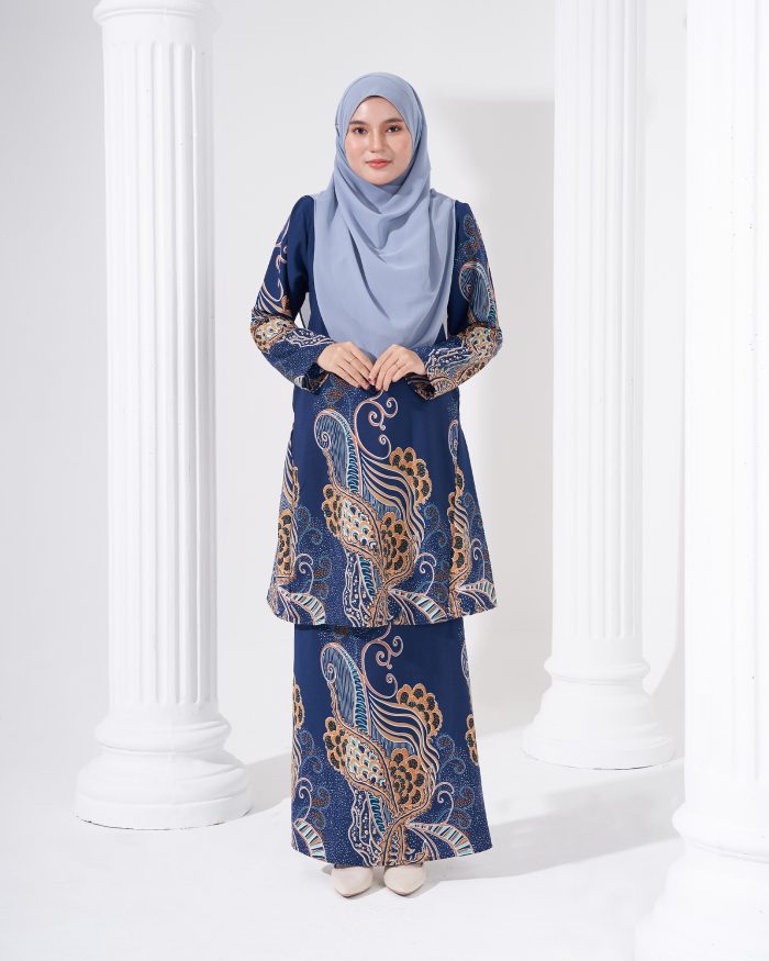 Baju Kurung Pahang Batik Sultanah - Renjana Navy Blue - Image 4