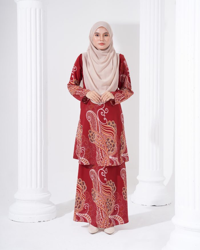 Baju Kurung Pahang Batik Sultanah - Renjana Red Chili - Image 4