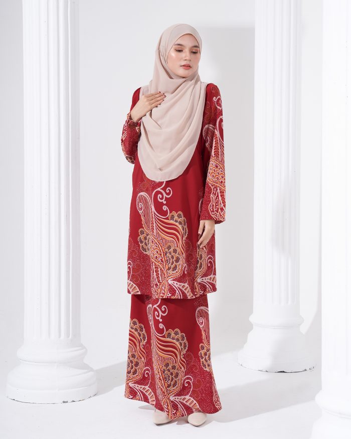 Baju Kurung Pahang Batik Sultanah - Renjana Red Chili - Image 2