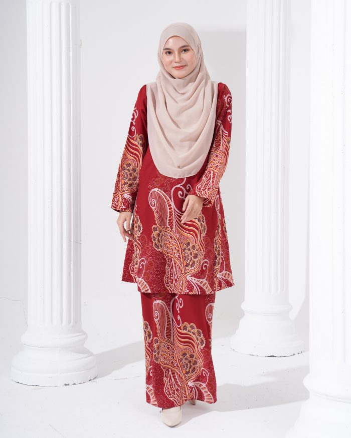 Baju Kurung Pahang Batik Sultanah - Renjana Red Chili - Image 3