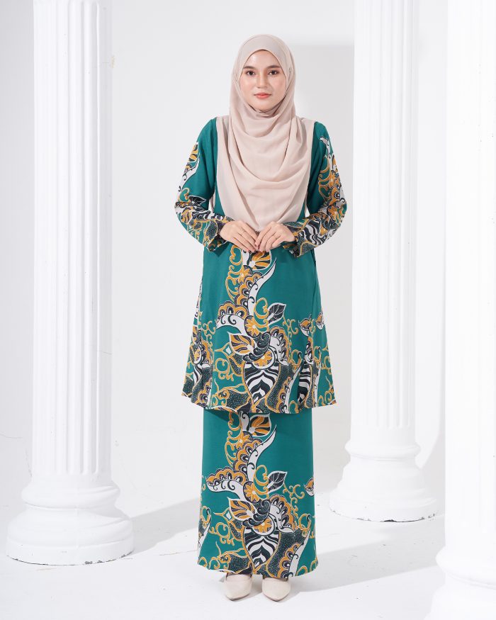 Baju Kurung Pahang Batik Sultanah - Riani Emerald Green - Image 3