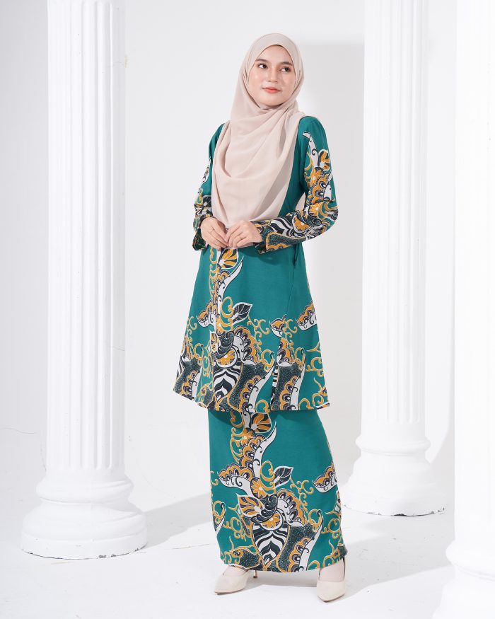 Baju Kurung Pahang Batik Sultanah - Riani Emerald Green - Image 2