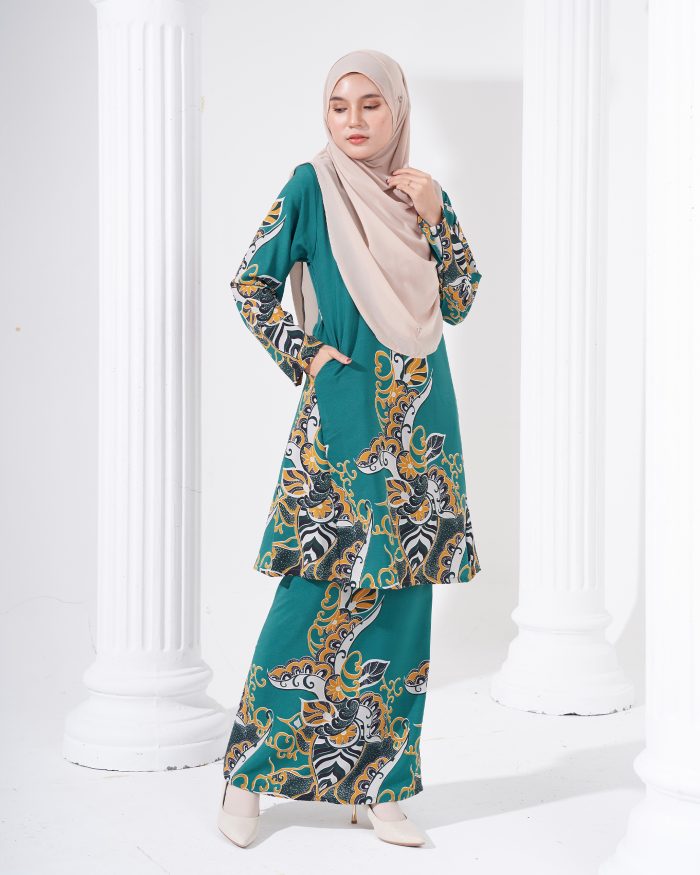 Baju Kurung Pahang Batik Sultanah - Riani Emerald Green