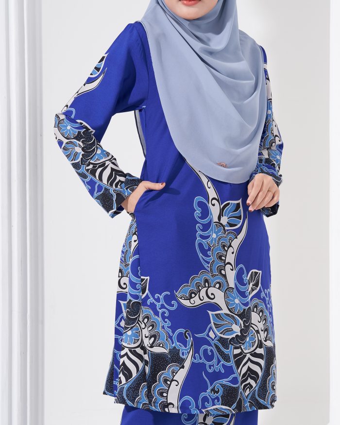 Baju Kurung Pahang Batik Sultanah - Riani Royal Blue - Image 5