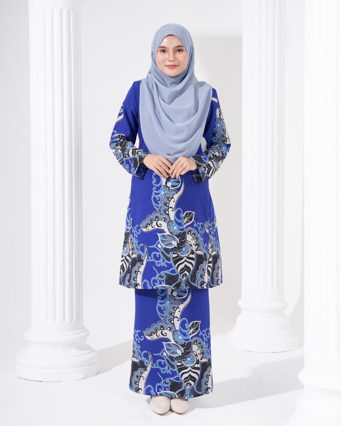 Baju Kurung Pahang Batik Sultanah - Riani Royal Blue - Image 4