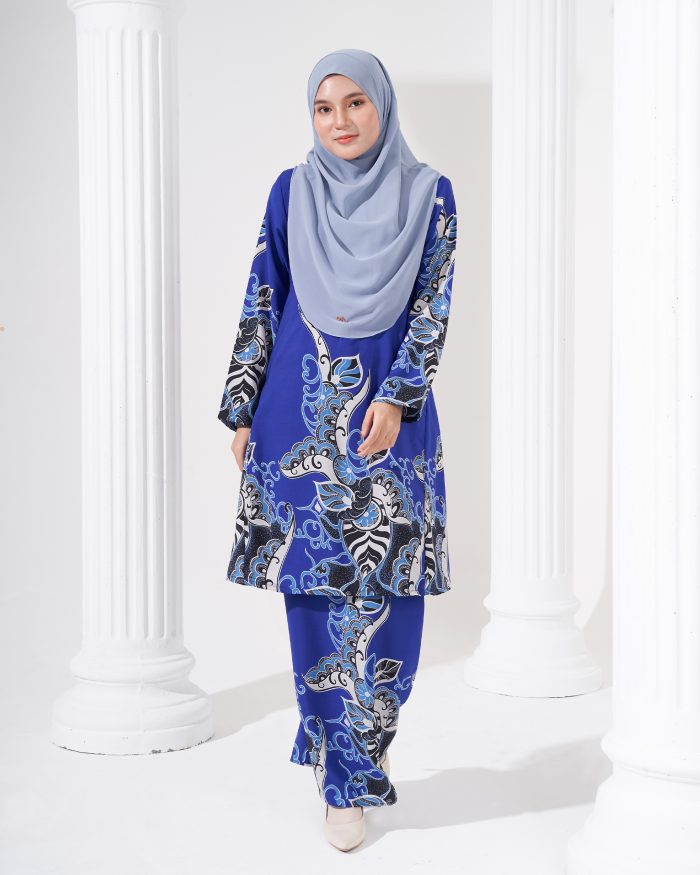 Baju Kurung Pahang Batik Sultanah - Riani Royal Blue - Image 3