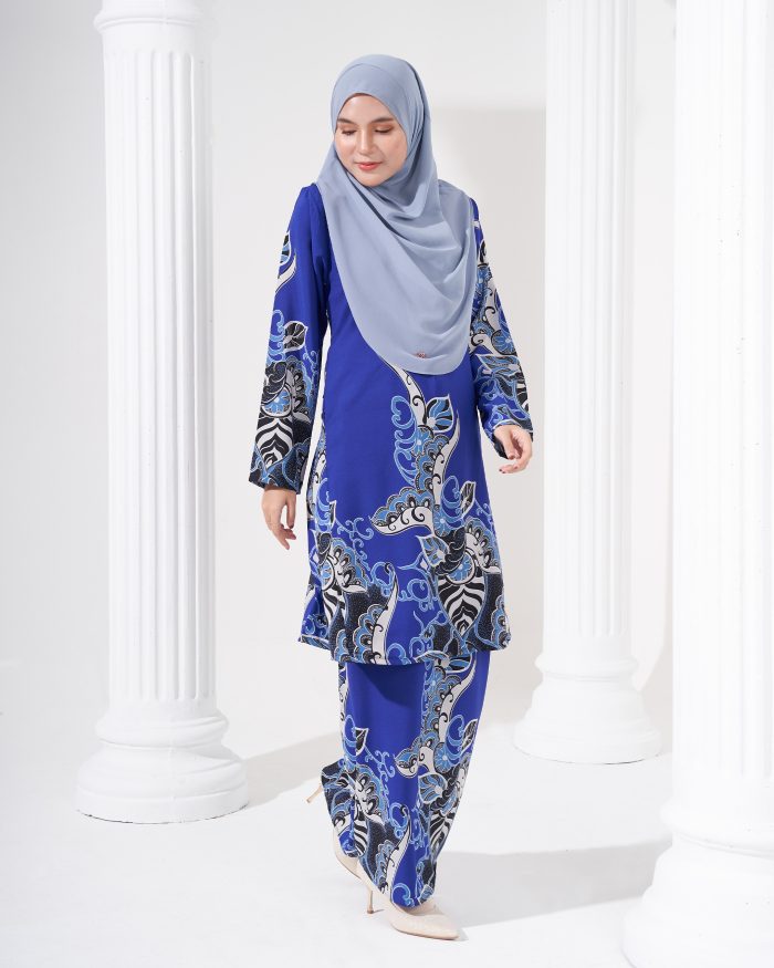 Baju Kurung Pahang Batik Sultanah - Riani Royal Blue - Image 2