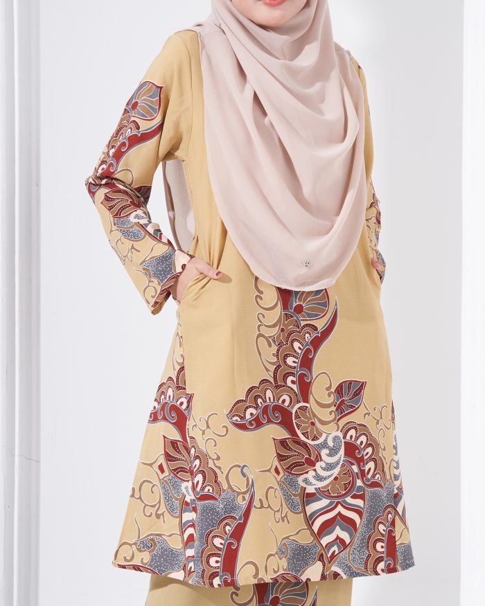 Baju Kurung Pahang Batik Sultanah - Riani Sand Yellow - Image 4