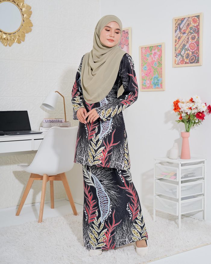 Baju Kurung Moden Batik Sultanah 3.0 - Sakti Black Beauty - Image 2