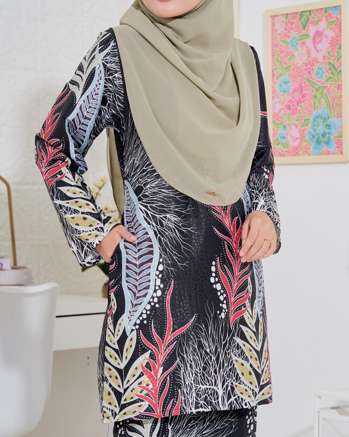 Baju Kurung Moden Batik Sultanah 3.0 - Sakti Black Beauty - Image 5