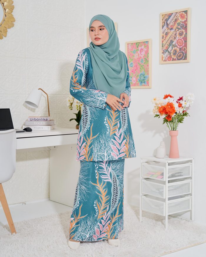 Baju Kurung Moden Batik Sultanah 3.0 - Sakti Teal Tiffany - Image 3