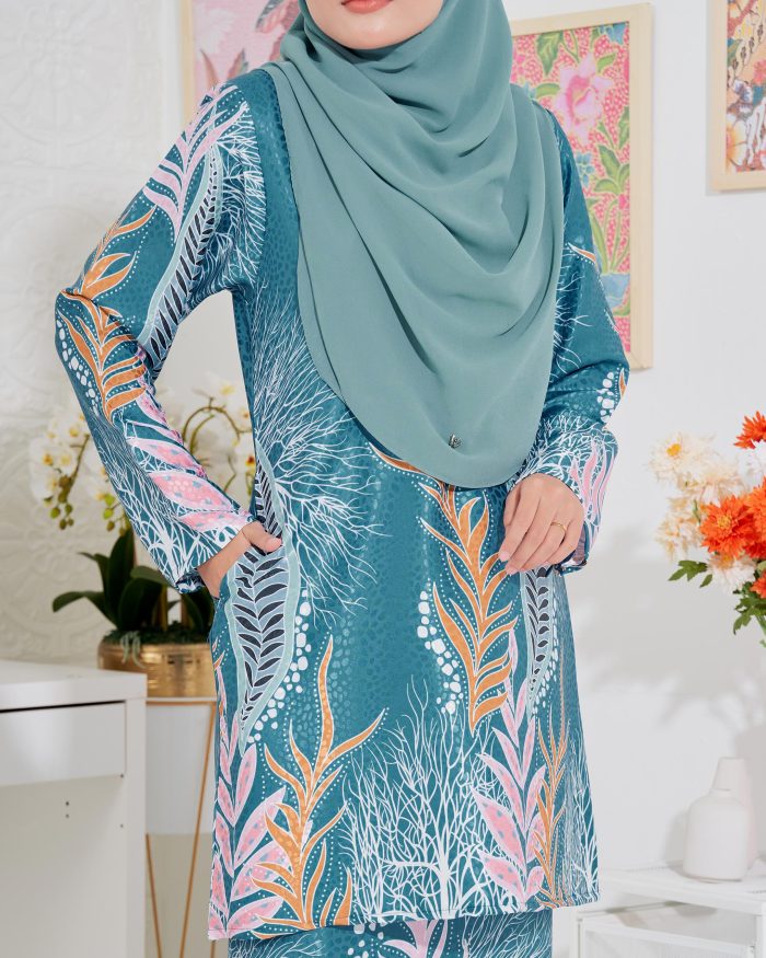 Baju Kurung Moden Batik Sultanah 3.0 - Sakti Teal Tiffany - Image 4