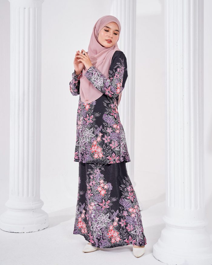 Baju Kurung Moden Batik Sultanah 3.0 - Adiwarna Black - Image 2