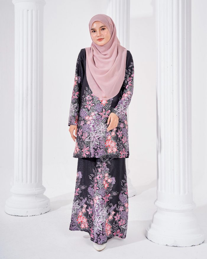 Baju Kurung Moden Batik Sultanah 3.0 - Adiwarna Black - Image 3