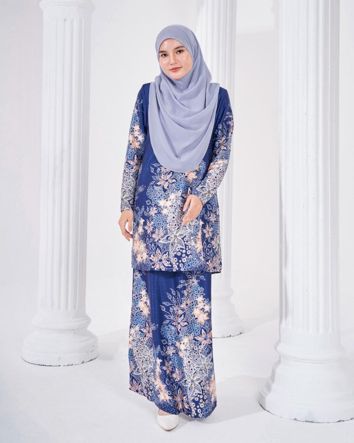 Baju Kurung Moden Batik Sultanah 3.0 - Adiwarna Midnightblue - Image 2
