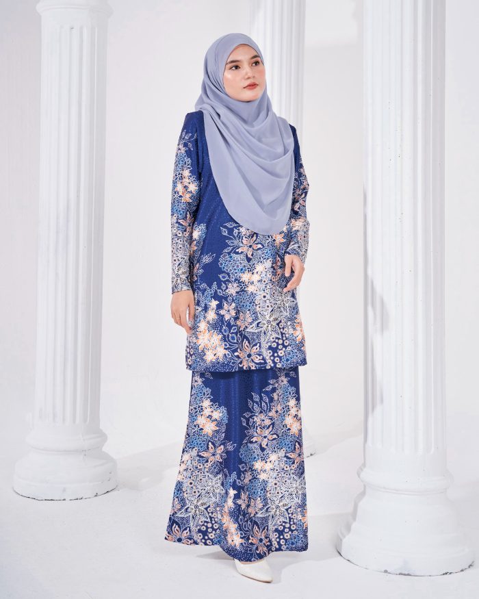 Baju Kurung Moden Batik Sultanah 3.0 - Adiwarna Midnightblue - Image 3