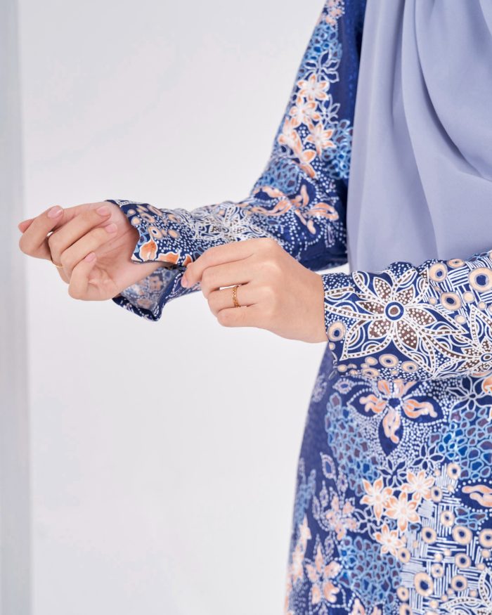 Baju Kurung Moden Batik Sultanah 3.0 - Adiwarna Midnightblue - Image 5