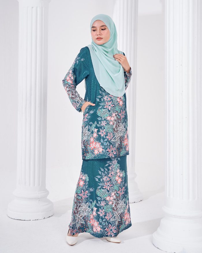 Baju Kurung Moden Batik Sultanah 3.0 - Adiwarna Pine Green - Image 3