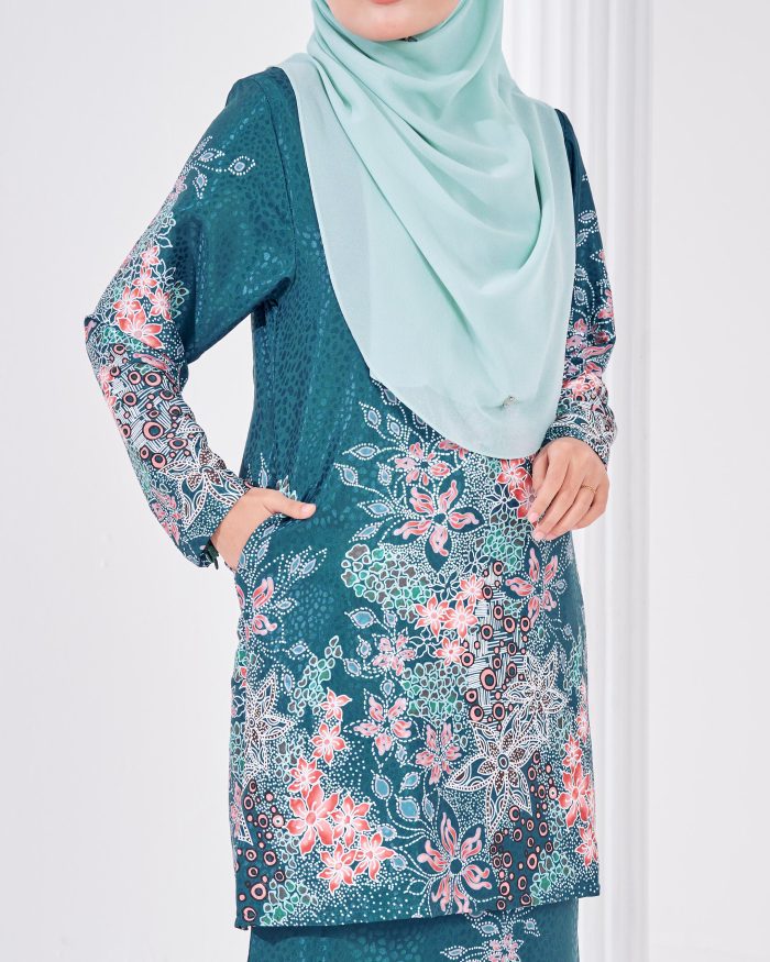 Baju Kurung Moden Batik Sultanah 3.0 - Adiwarna Pine Green - Image 4