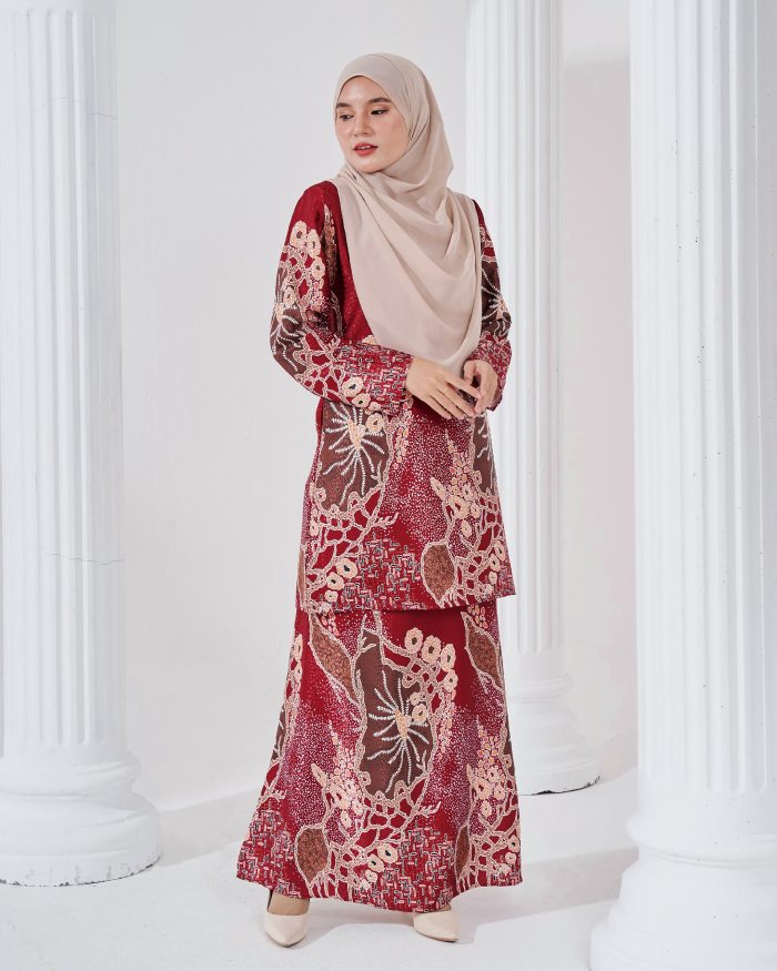 Baju Kurung Moden Batik Sultanah 3.0 - Arjuna Maroon - Image 2