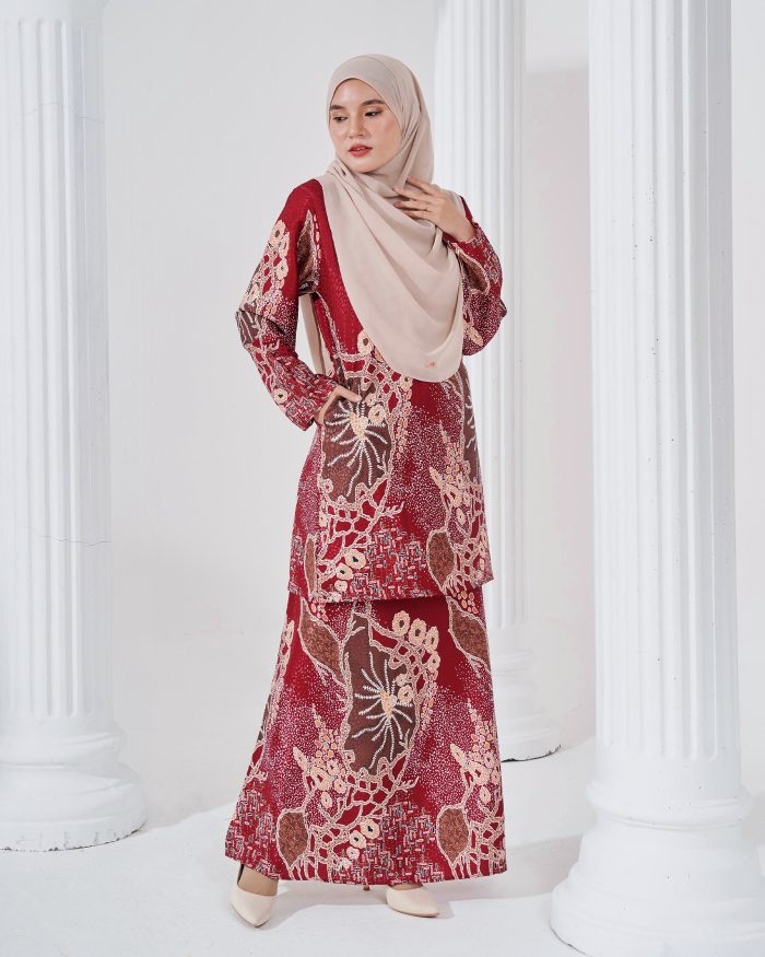 Baju Kurung Moden Batik Sultanah 3.0 - Arjuna Maroon - Image 3