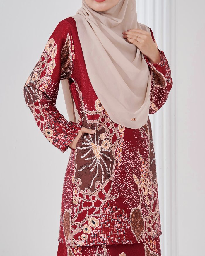 Baju Kurung Moden Batik Sultanah 3.0 - Arjuna Maroon - Image 5