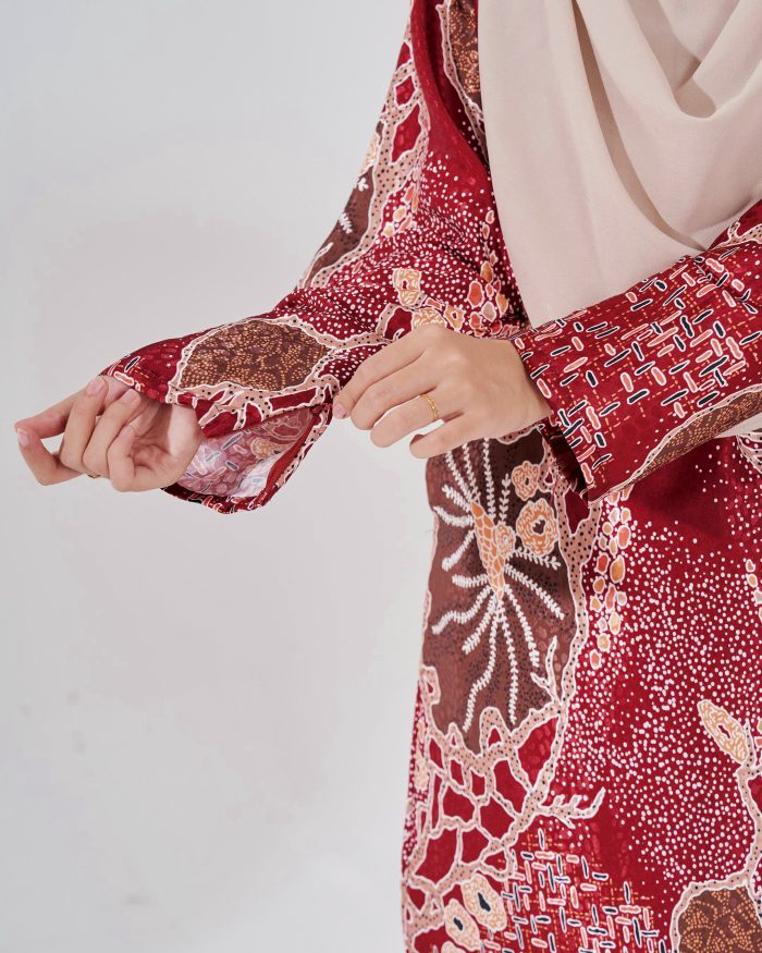 Baju Kurung Moden Batik Sultanah 3.0 - Arjuna Maroon - Image 6