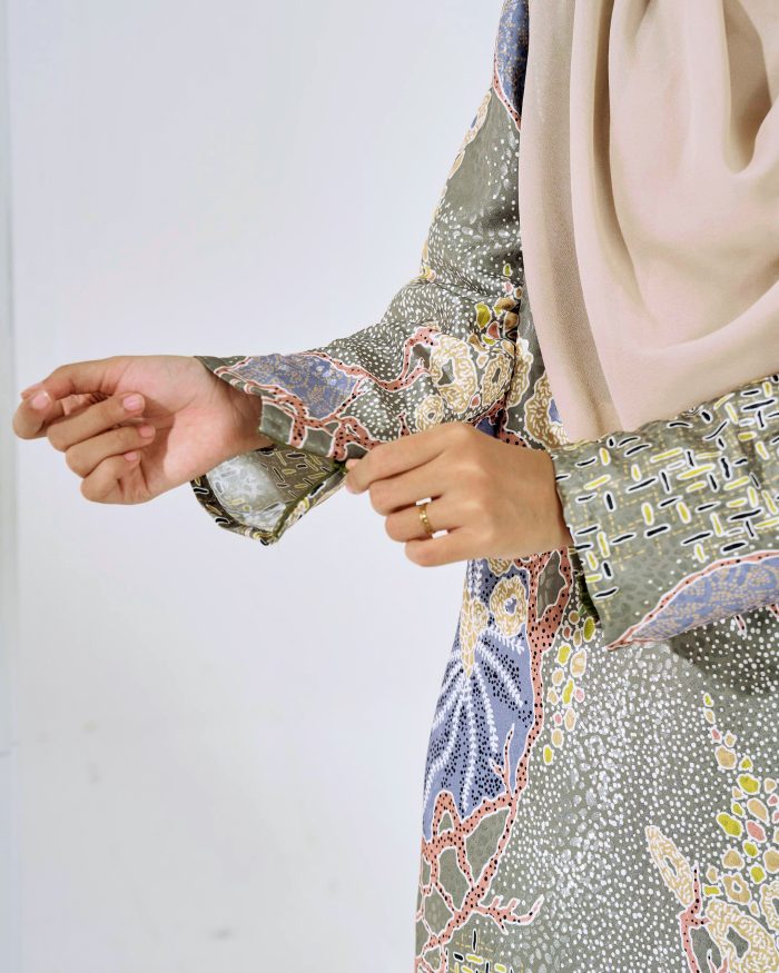 Baju Kurung Moden Batik Sultanah 3.0 - Arjuna Olive Green - Image 5