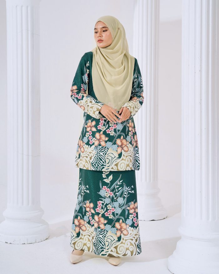 Baju Kurung Moden Batik Sultanah 3.0 - Kirana Emerald Green - Image 2