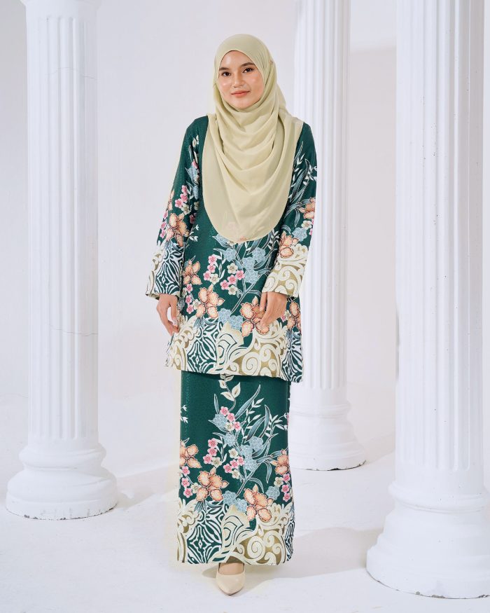 Baju Kurung Moden Batik Sultanah 3.0 - Kirana Emerald Green - Image 3