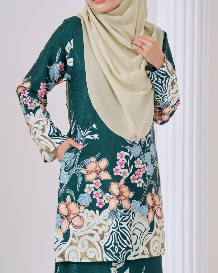 Baju Kurung Moden Batik Sultanah 3.0 - Kirana Emerald Green - Image 5