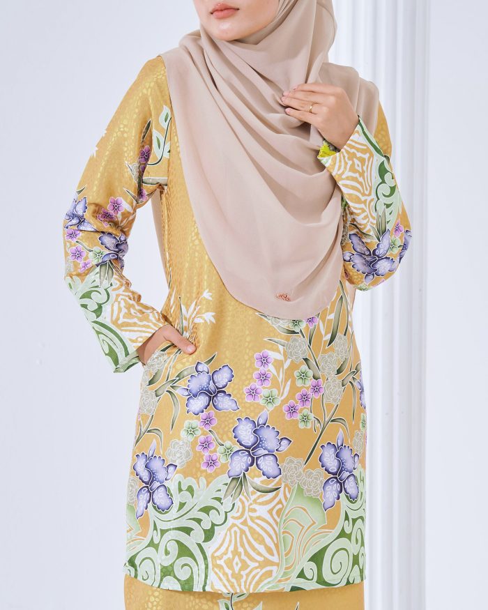 Baju Kurung Moden Batik Sultanah 3.0 - Kirana Gold - Image 5