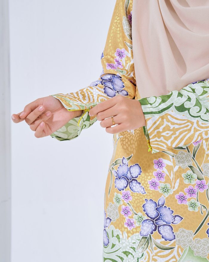 Baju Kurung Moden Batik Sultanah 3.0 - Kirana Gold - Image 4