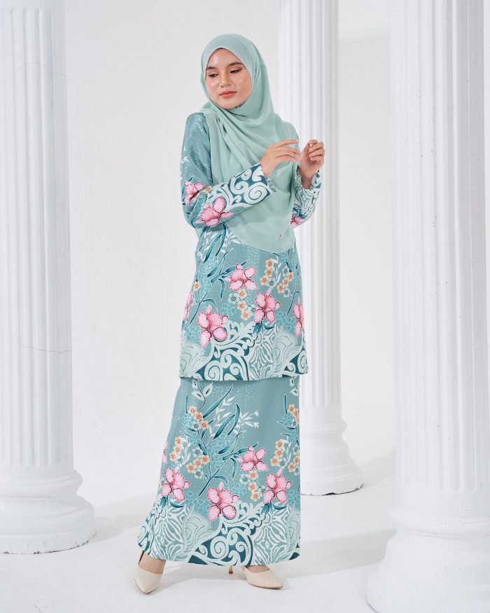 Baju Kurung Moden Batik Sultanah 3.0 - Kirana Mint