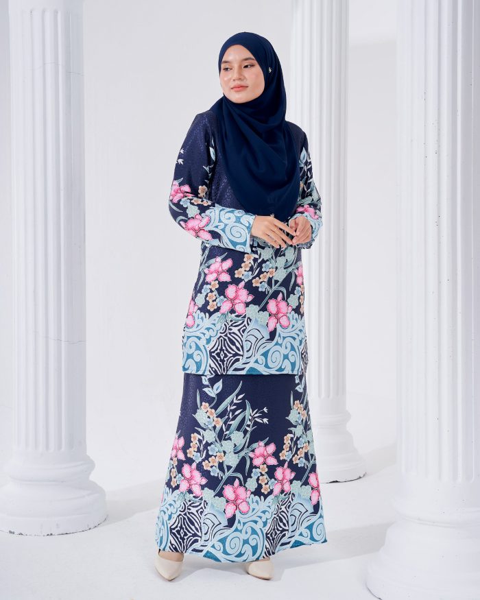 Baju Kurung Moden Batik Sultanah 3.0 - Kirana Navy Blue - Image 3