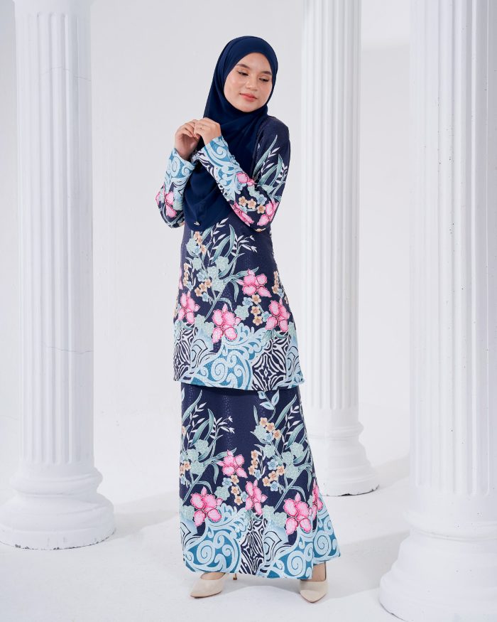 Baju Kurung Moden Batik Sultanah 3.0 - Kirana Navy Blue - Image 2