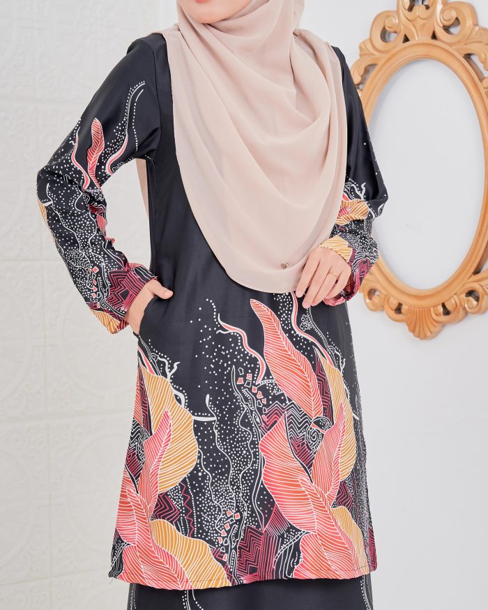 Baju Kurung Moden Batik Sultanah 4.0 - Akasia Black Beauty - Image 3