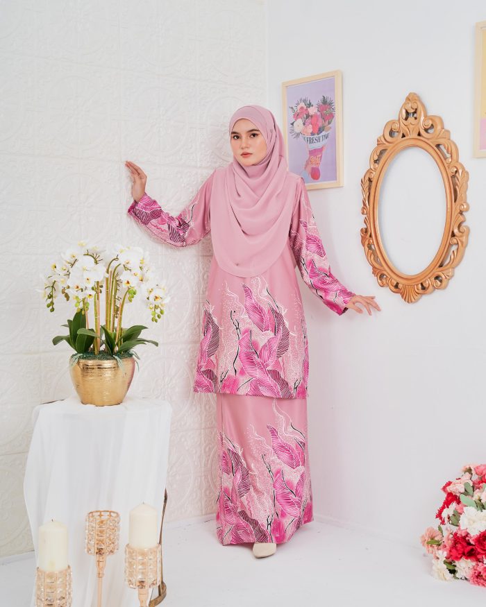 Baju Kurung Moden Batik Sultanah 4.0 - Akasia Calla Pink - Image 4