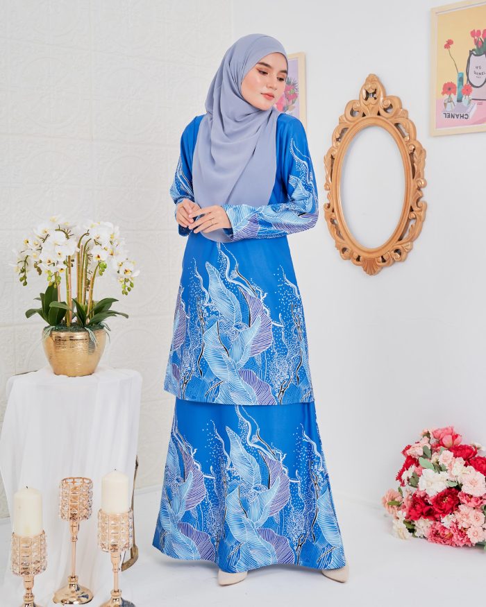 Baju Kurung Moden Batik Sultanah 4.0 - Akasia Cobalt Blue - Image 4