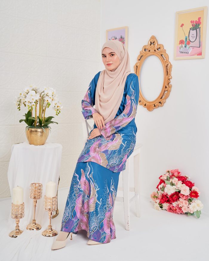 Baju Kurung Moden Batik Sultanah 4.0 - Akasia Turquoise Cyan - Image 3