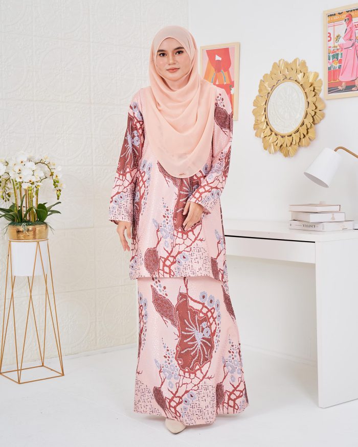 Baju Kurung Moden Batik Sultanah 3.0 - Arjuna Light Peach - Image 2