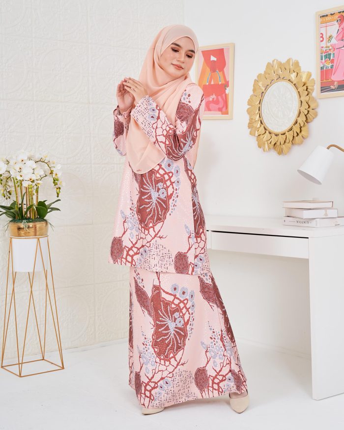 Baju Kurung Moden Batik Sultanah 3.0 - Arjuna Light Peach - Image 4