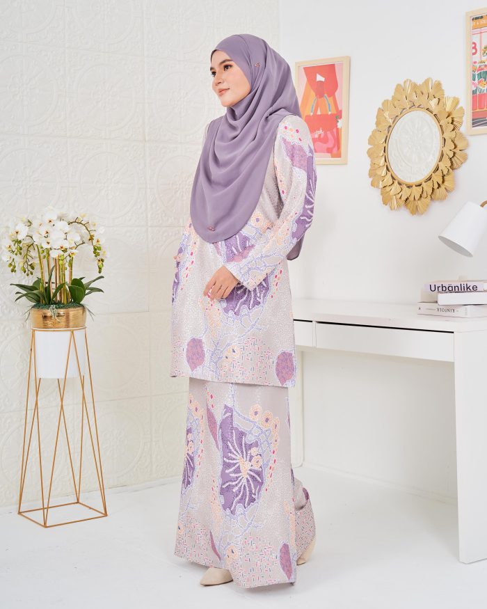 Baju Kurung Moden Batik Sultanah 3.0 - Arjuna Silver Sage - Image 3