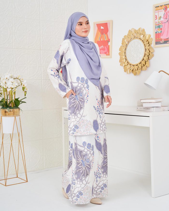 Baju Kurung Moden Batik Sultanah 3.0 - Arjuna White Grey - Image 3