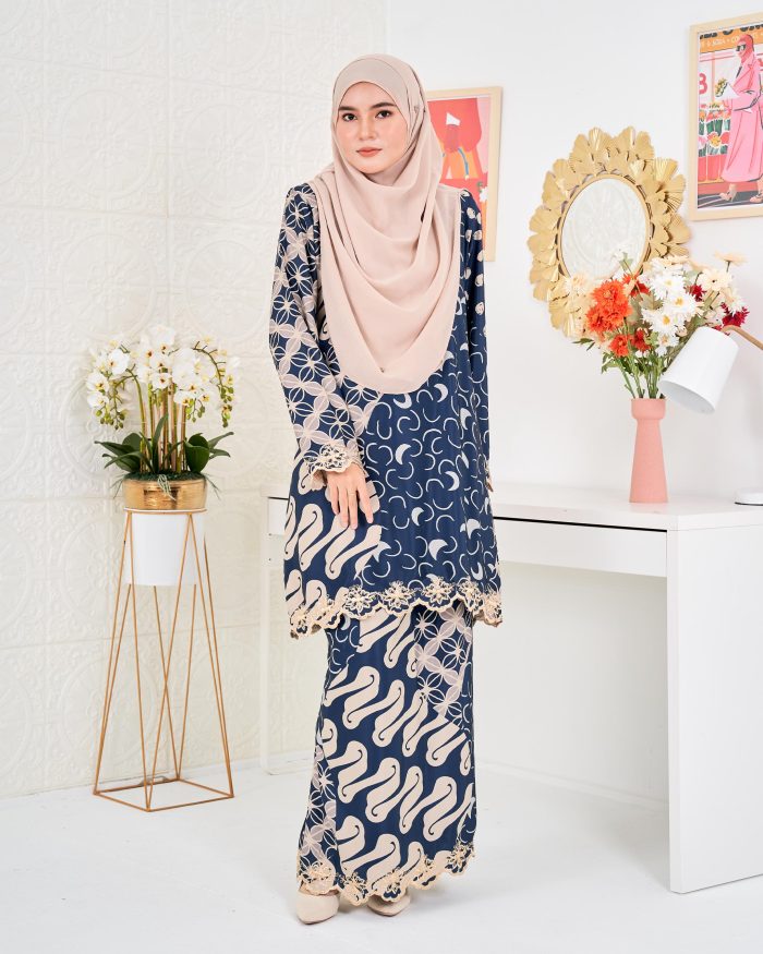 Baju Kurung Moden Batik Puteri Latifah Laluna X MCC - Navy Blue - Image 4