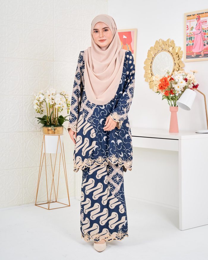 Baju Kurung Moden Batik Puteri Latifah Laluna X MCC - Navy Blue