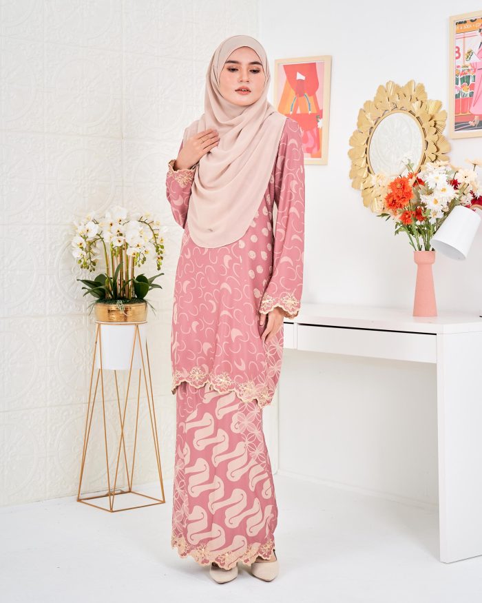 Baju Kurung Moden Batik Puteri Latifah Laluna X MCC - Orchid Pink - Image 5